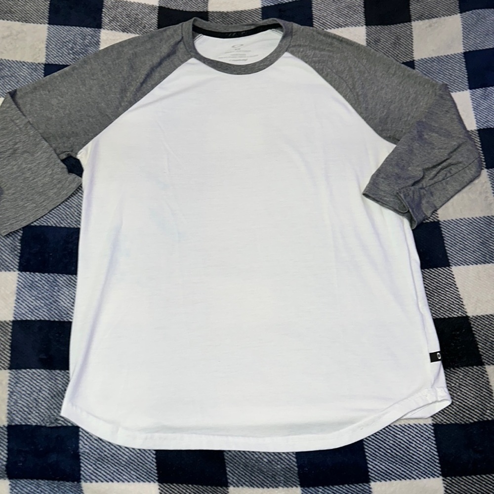 MENS oakley shirt sz medium new